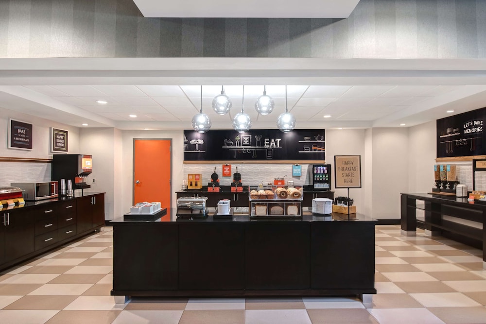 Hampton Inn Anderson Alliance Business Park - photo 46