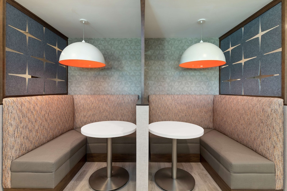 Hampton Inn Circleville - photo 30