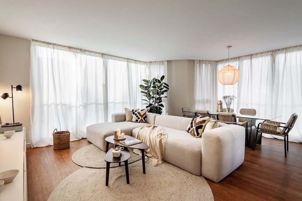 Java 3 Bedroom and Shared Pool in Almagro hotel Trafalgar Madrid