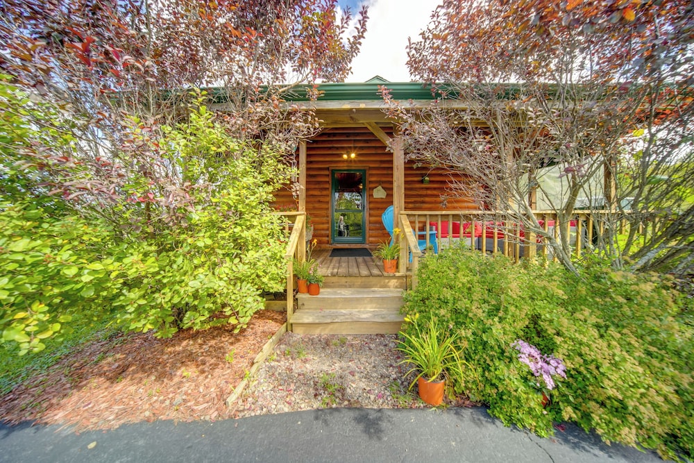 Bemus Point Retreat about 3 Mi to Chautauqua Lake — hotel in Elmhurst