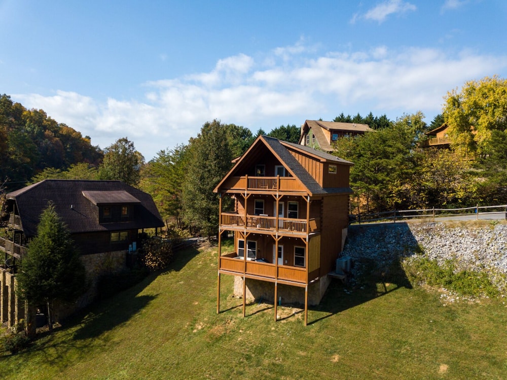 Rustic Mountain Retreat by Ghosal Luxury Lodging - photo 22