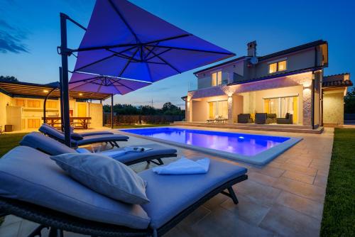 Awesome Home in Nedescina With Outdoor Swimming Pool Wifi and Heated Swimming Pool — 4-Star Luxury Hotel in Sveta Nedjelja, Croatia