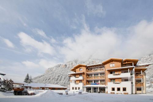 Residence Nele — 4-Star Luxury Hotel in Ziano Di Fiemme, Italy