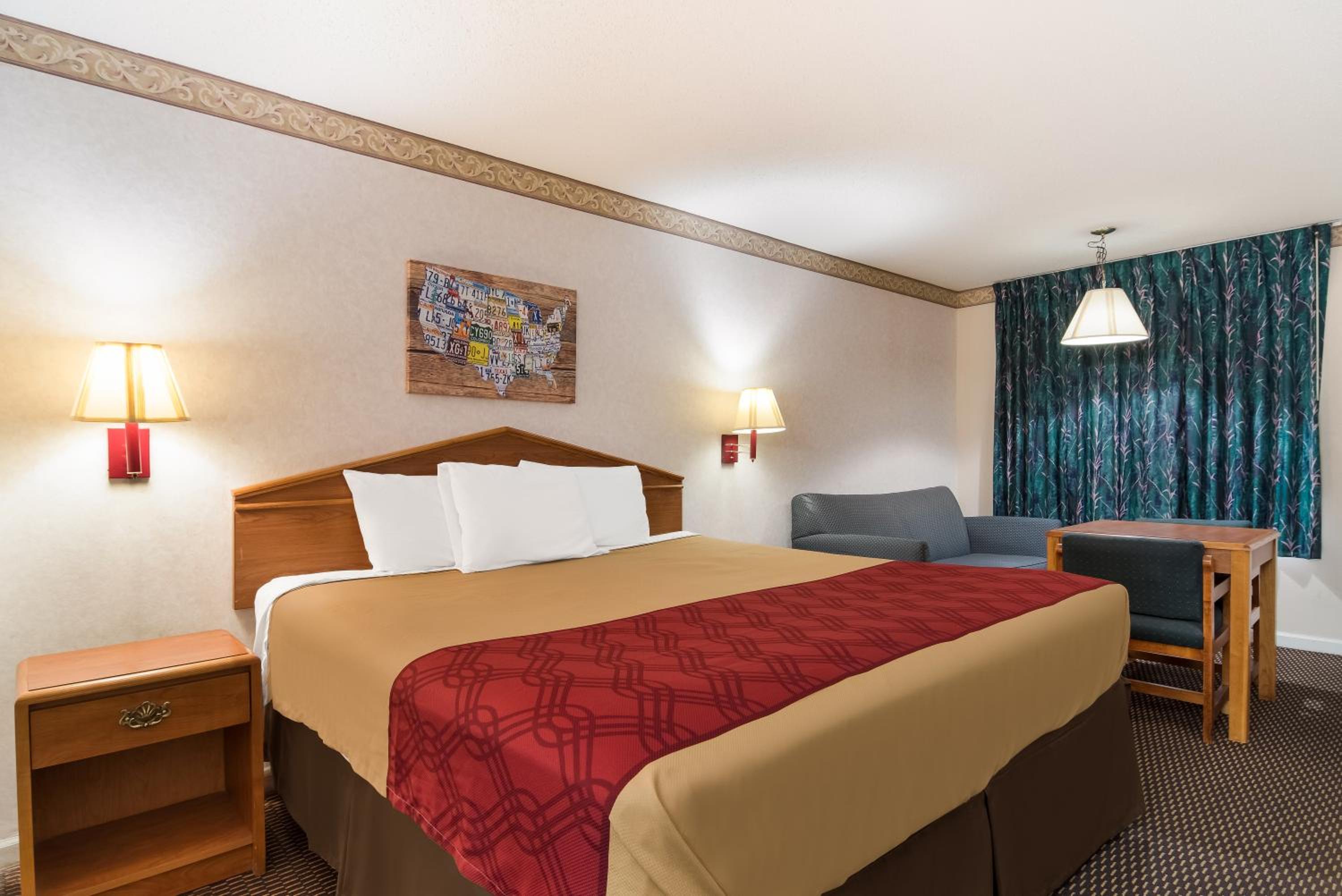 Econo Lodge Calhoun North Damascus - photo 4