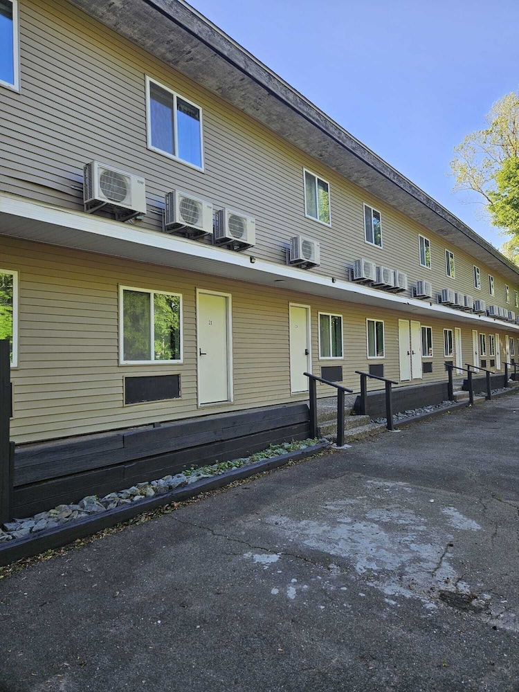 Upstate Inn Monticello - photo 11