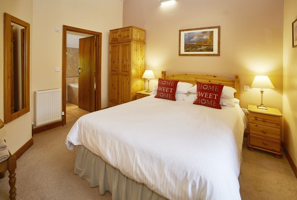 Rawcliffe House Farm — 4-Star Luxury Hotel in Pickering, United Kingdom