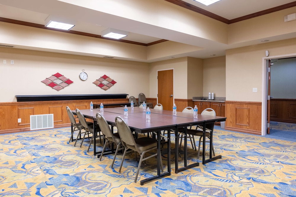 Hampton Inn Alice - photo 38