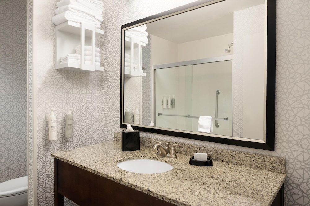 Hampton Inn Fairmont - photo 12