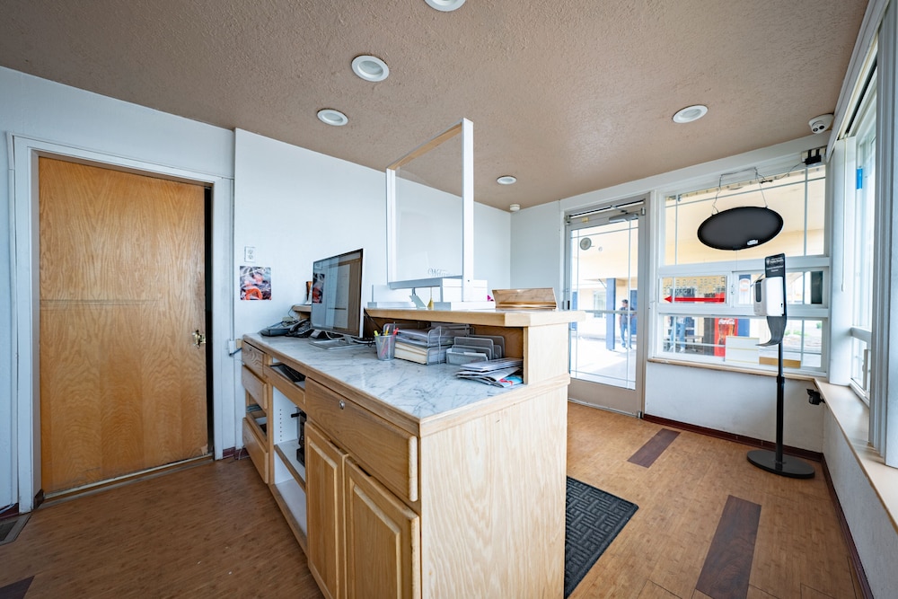 Budget Inn Madras - photo 4