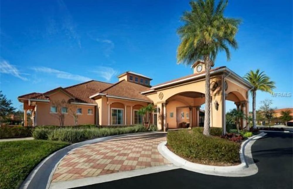 Bella Vida Resort Luxury Pool Home Game Room View - photo 38