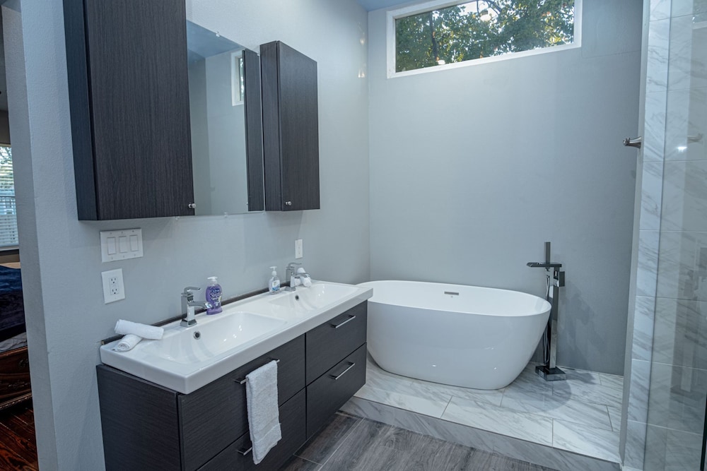 Prosperity Place Remodeled 3br 2ba Near Downtown - photo 19