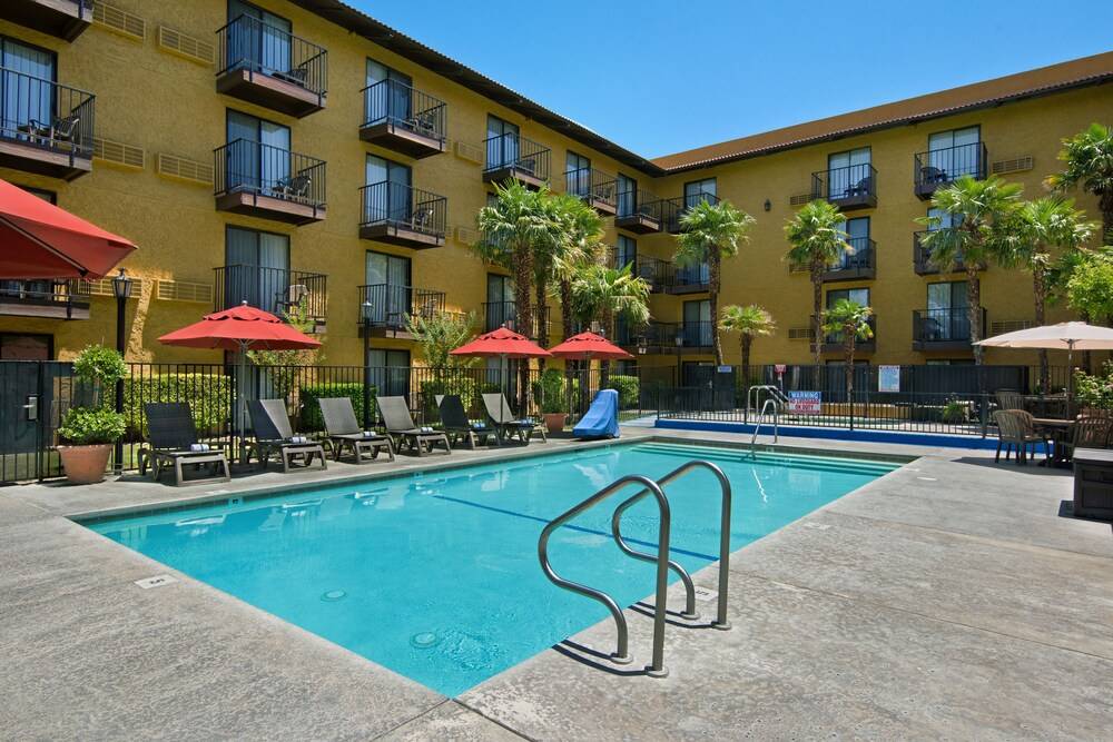 Oxnard Inn Lancaster - photo 30