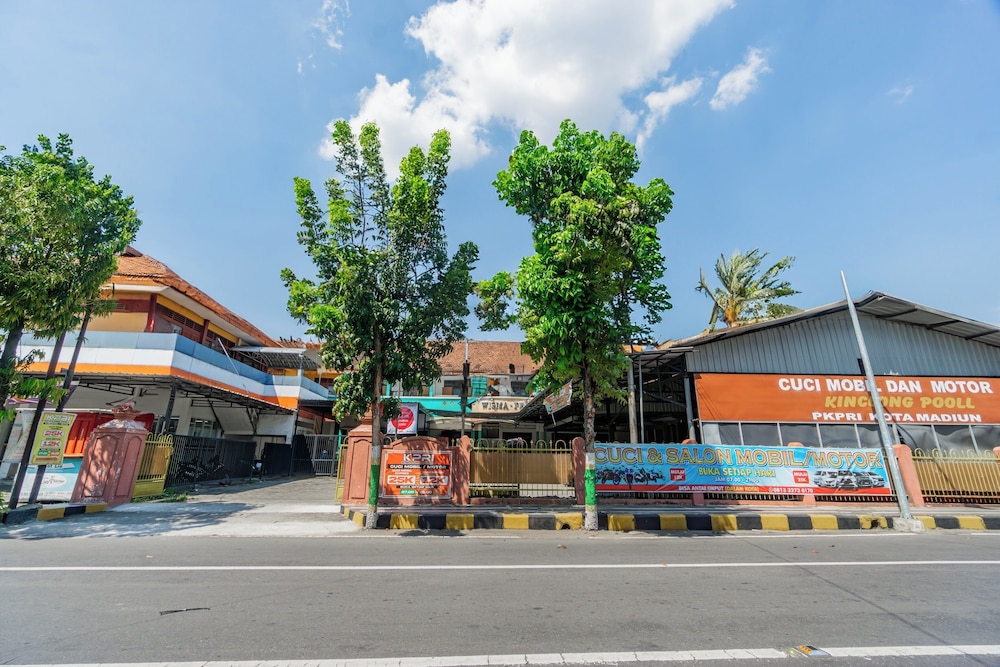 Hotel O Central Madiun Near Stasiun Kota Madiun in Madiun, Indonesia