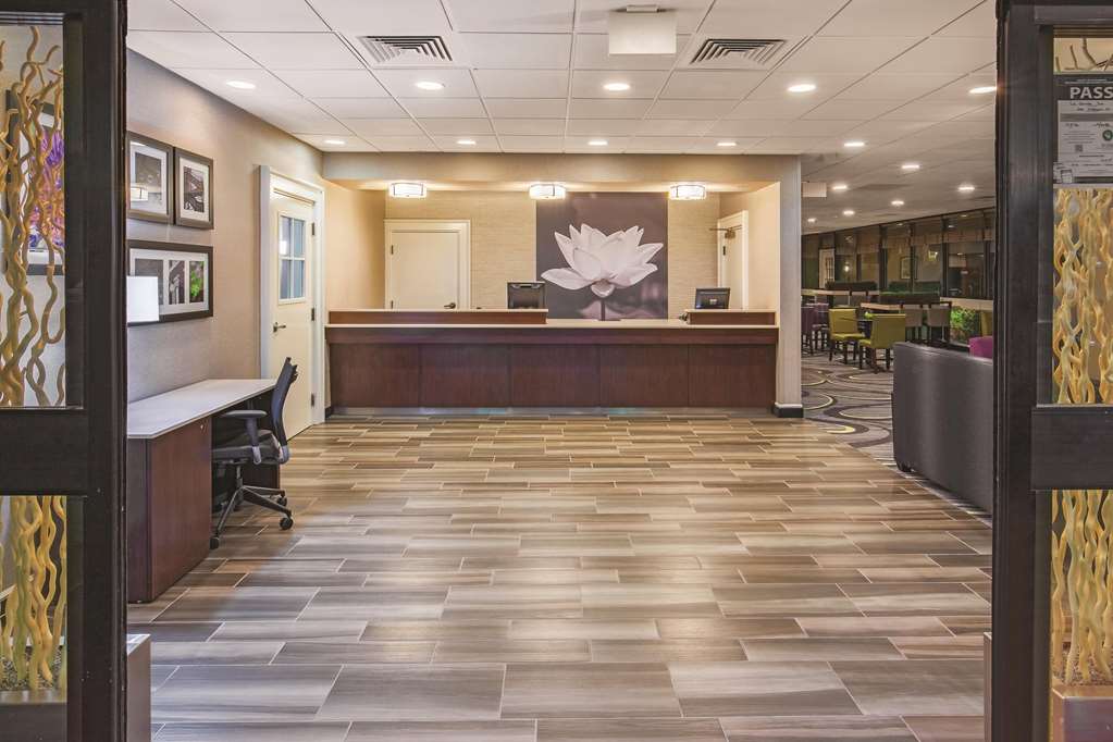 Howard Johnson by Wyndham Sacramento Downtown - photo 6