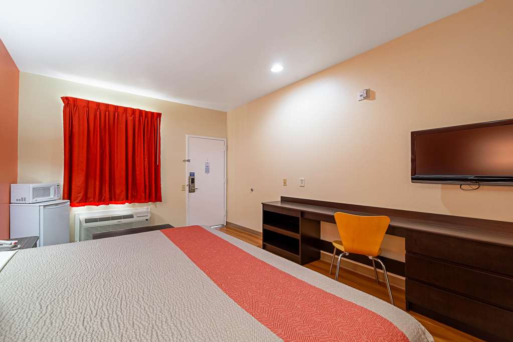 Motel 6 Rhome TX - photo 11