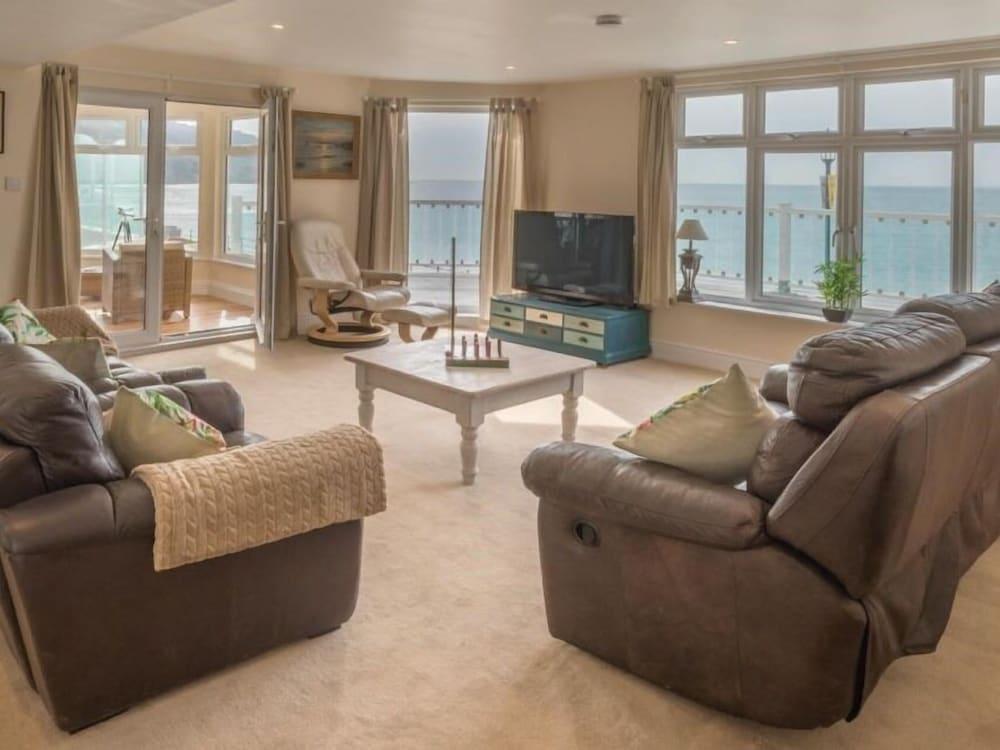 Beachside Apartment On The Beach 10554107 — Totland