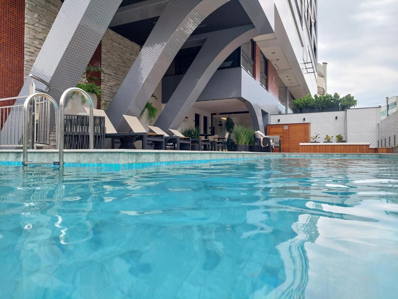 Otimo Apto Jacuzzi Aquecida E Piscina Pertinho Da Praia
