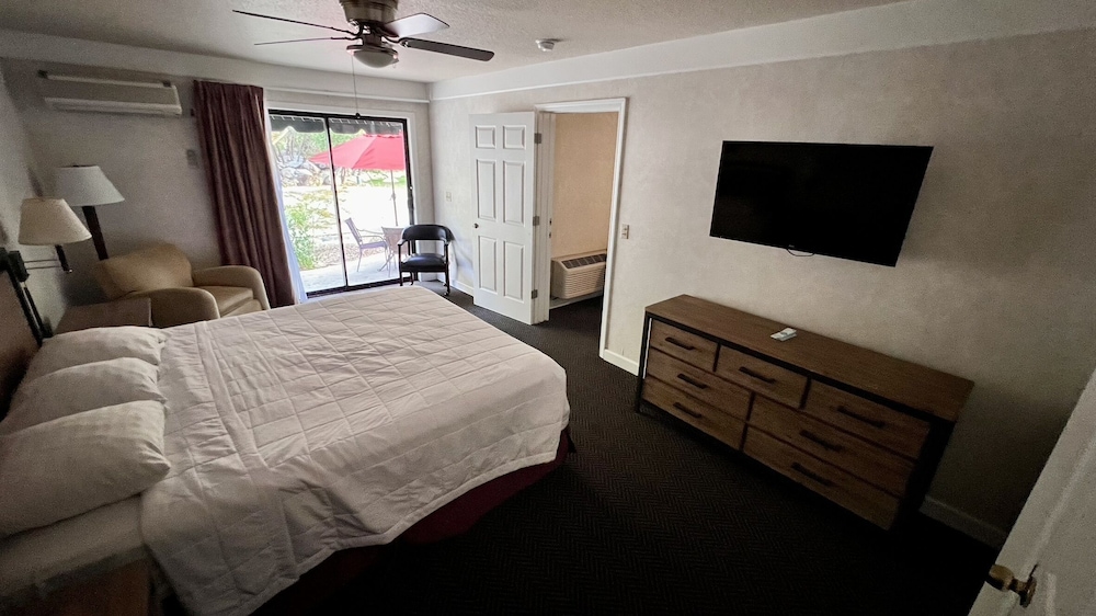 Yosemite View Lodge - photo 27