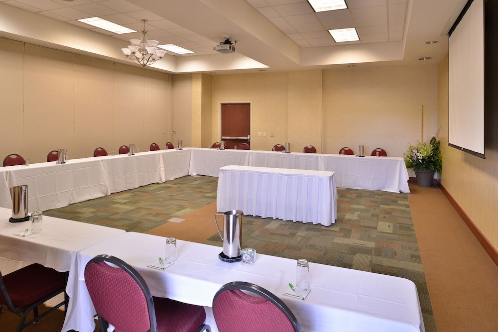 Holiday Inn Madison at The American Center by IHG - photo 52