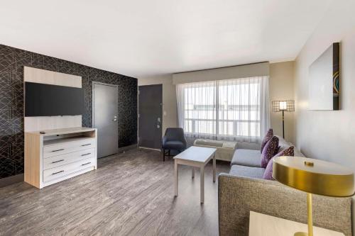 Days Inn by Wyndham Reno South - photo 31