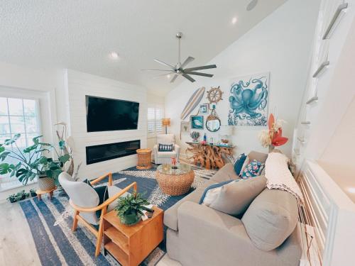 LaLa`s Luxury Beach House — 4-Star Luxury Hotel in New Smyrna Beach, United States