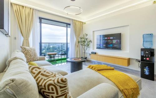 Skypiea Modern 1BR Apartment near Junction Mall Pool Gym Fast WiFi