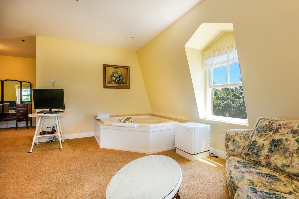 Payne's Harbor View Inn - photo 44
