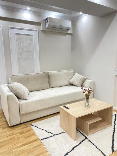 RentNow White and Cozy Apartment in Center Parking — 4-Star Luxury Hotel in Chisinau, Moldova