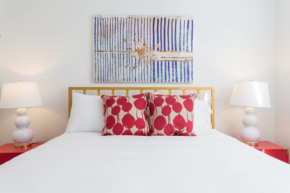 8 Bedrooms Comprised of 4 2BR Suites by Domio - photo 15