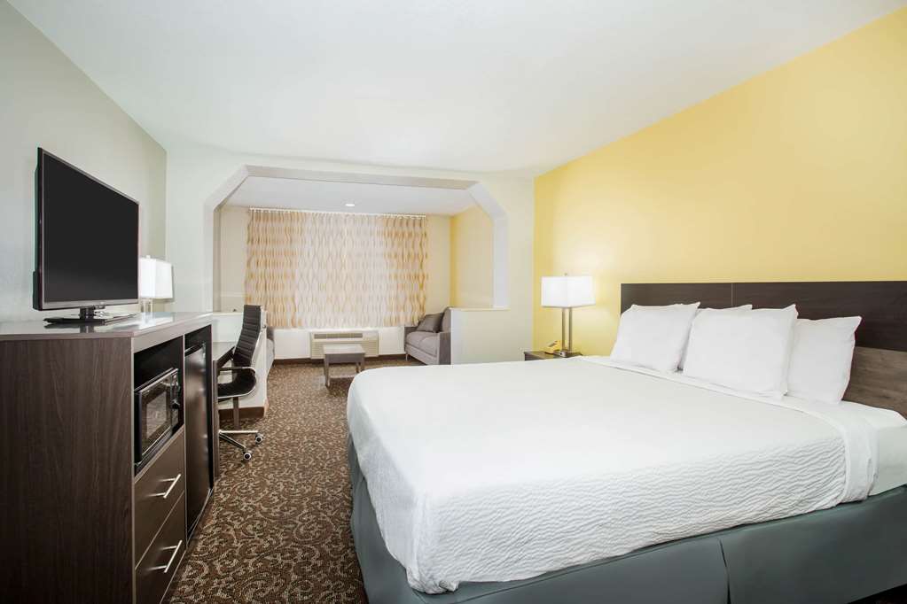 Days Inn by Wyndham Phoenix North - photo 27