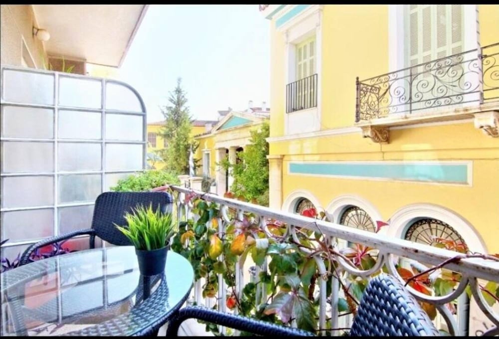 Magnificent apartment in Plaka — 4-Star Luxury Hotel in Athens, Greece