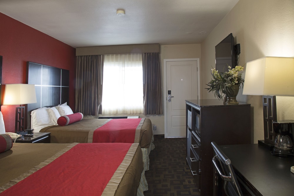 Harbor Inn & Suites - photo 48