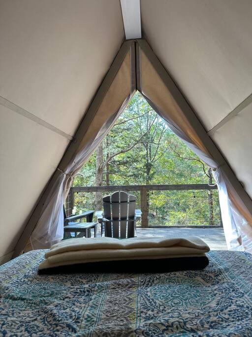 Bohamia Cozy A Frame Glamp on 268 acre forest retreat — hotel in Talladega