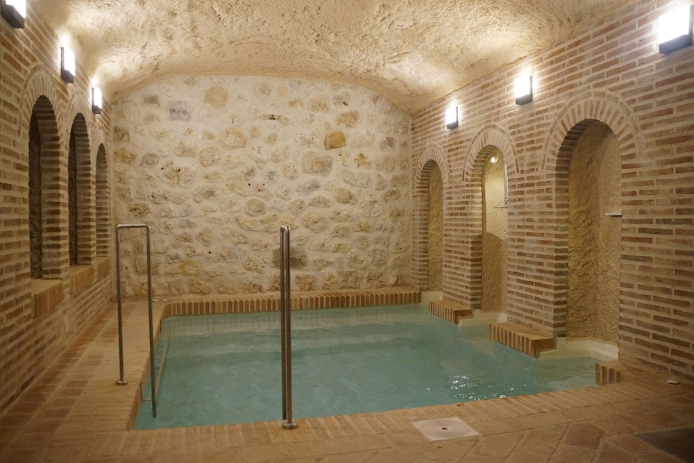 Casas De Valois — Hita