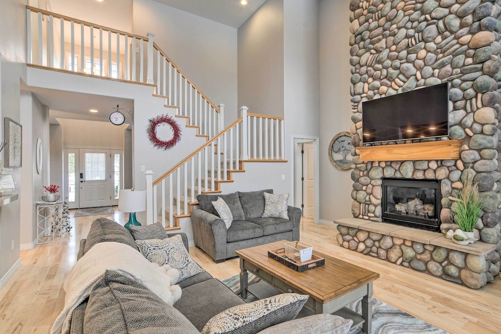 Klamath Falls Home W Resort Amenities — Klamath Falls