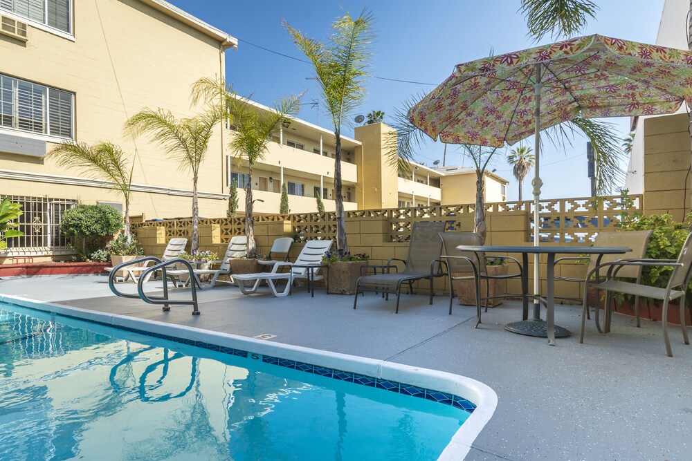 Dusk Hotel Hollywood - photo 11