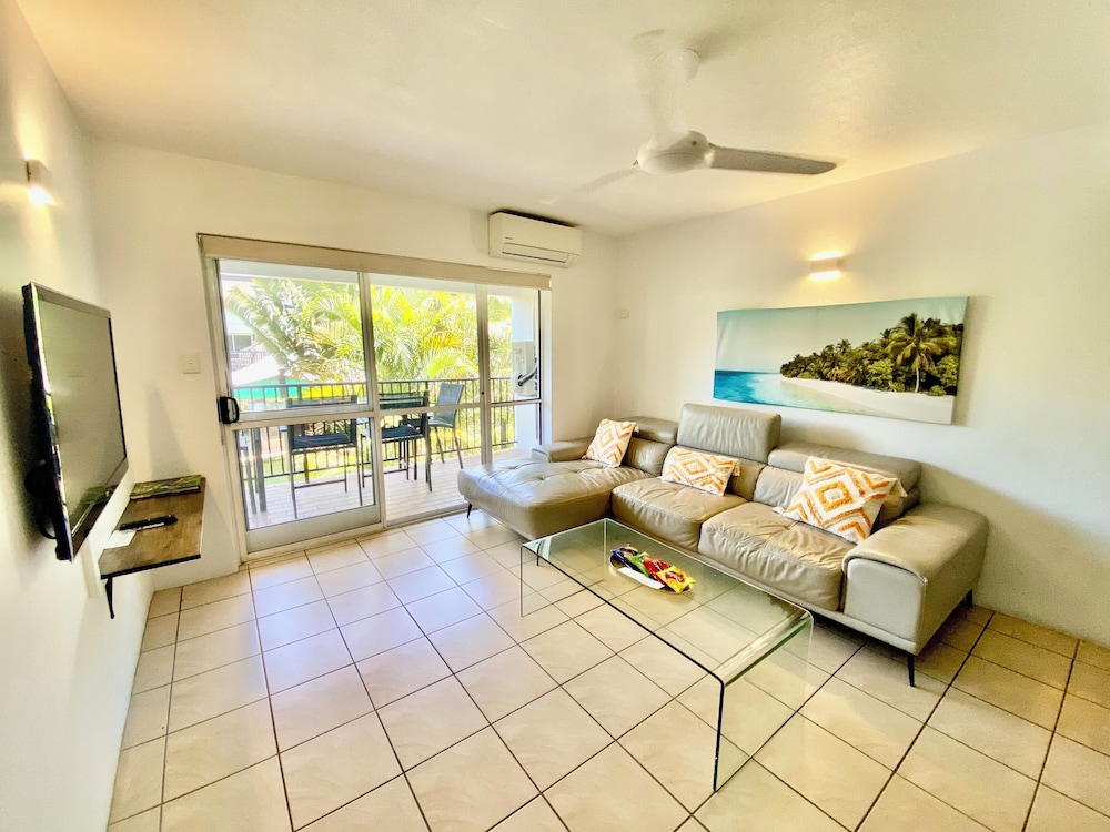 Reef Gateway Apartments — 4-Star Luxury Hotel in Cairns North, Australia