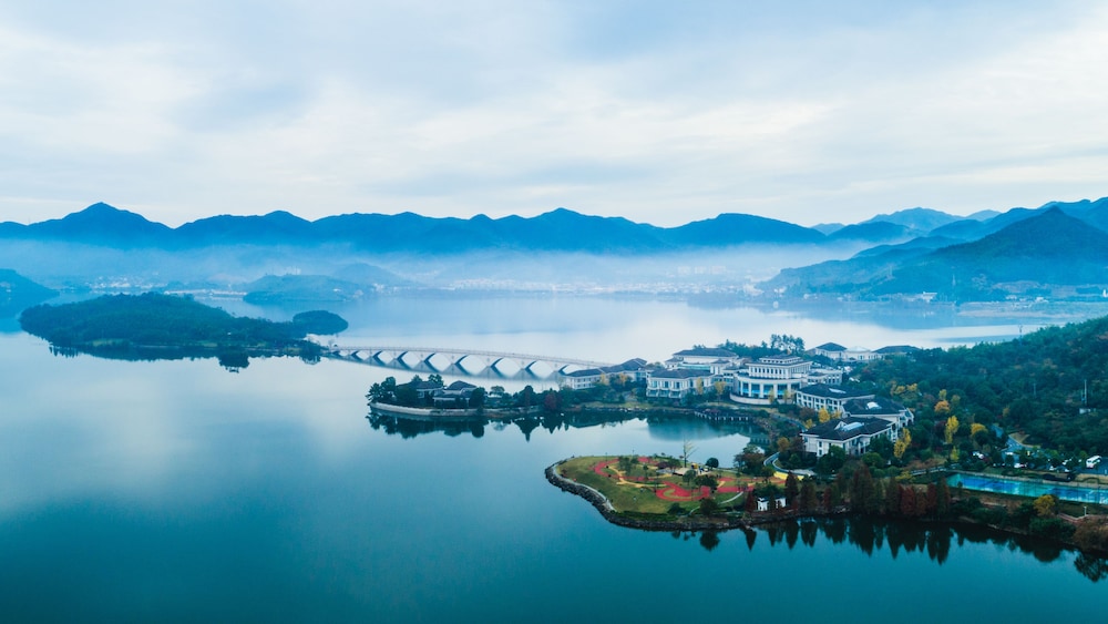 New Century Resort Siming Lake Yuyao — 5-Star Luxury Hotel in Yuyao, People's Republic of China