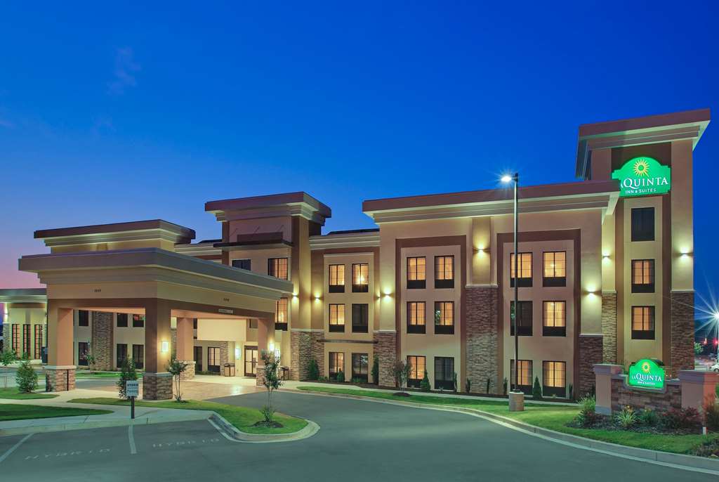 La Quinta Inn & Suites by Wyndham Memphis Wolfchase - photo 2