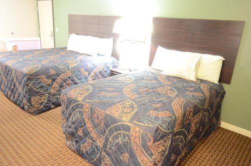 Budget Host Inn & Suites - photo 12