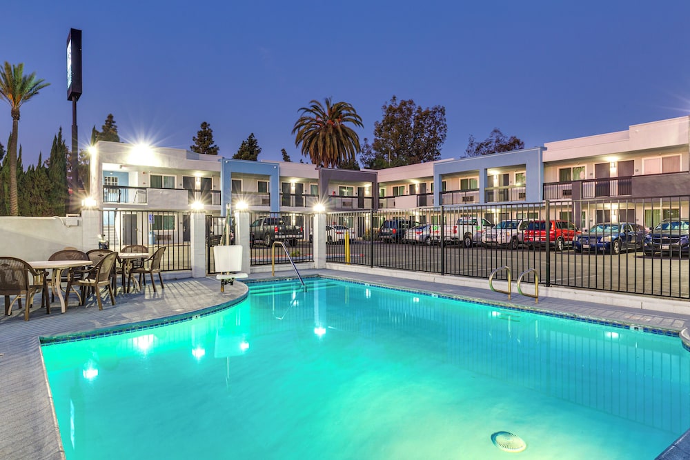Hotel Seville — hotel in Ontario