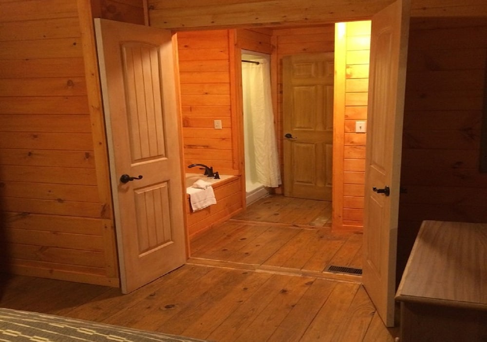 The Smokehouse Lodge and Cabins - photo 8