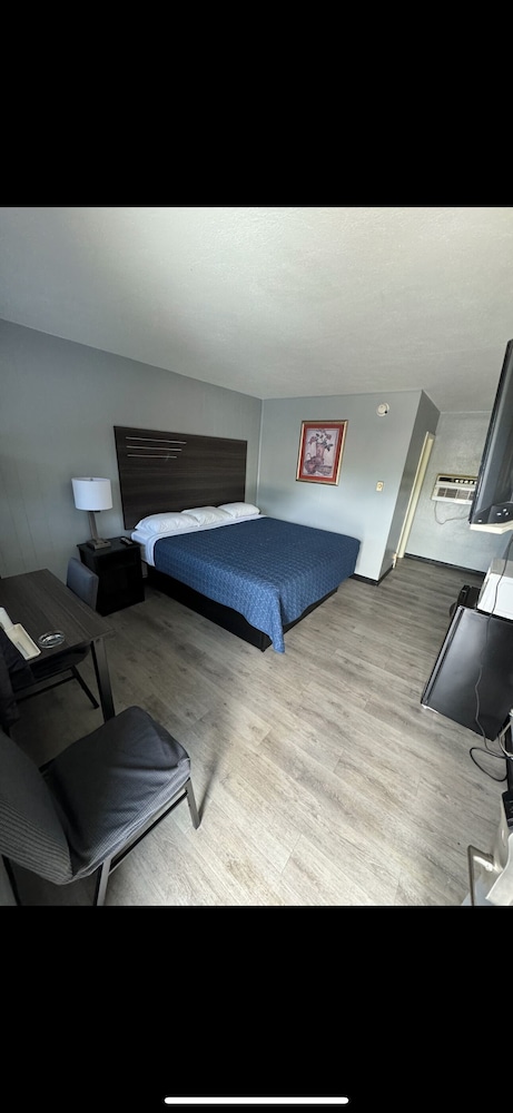 Acorn Motel - photo 5