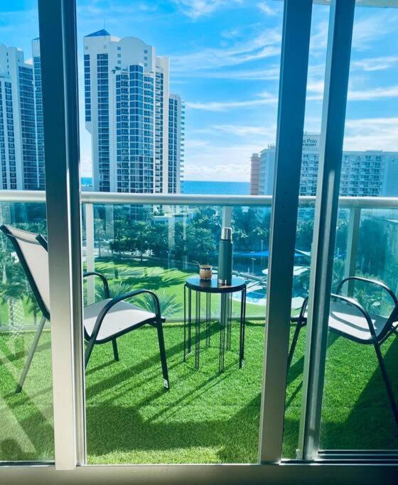 Ocean Reserve Piso 9 STR 2412 — 4-Star Luxury Hotel in Miami Beach, United States