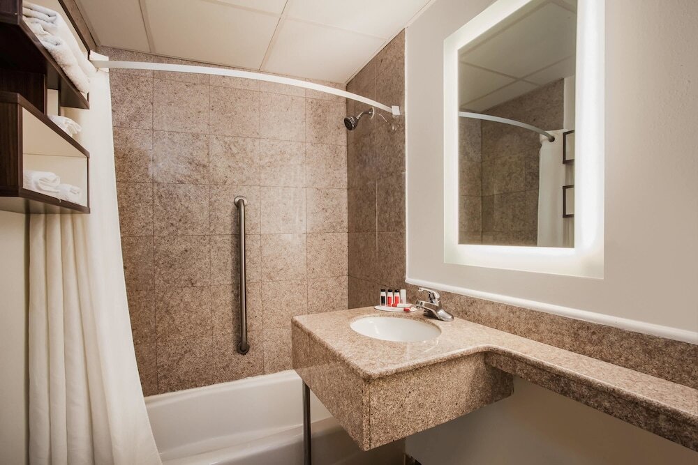 Howard Johnson Express Inn Bronx - photo 7