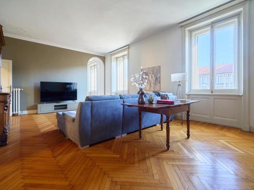 Elegante quadrilocale Conciliazione Mirable PM — 4-Star Luxury Hotel in Milan, Italy