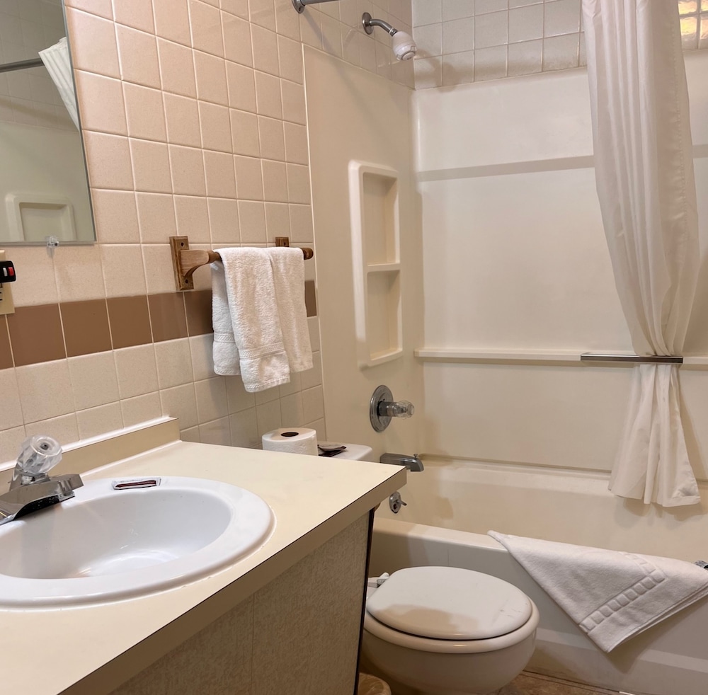 Oswego Inn - photo 29