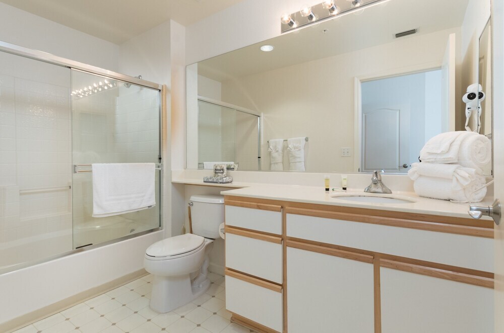 Global Luxury Suites at North Park - photo 16