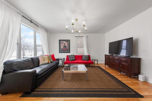 Perfect Location Across from Park & Train Station in Chicago, United States