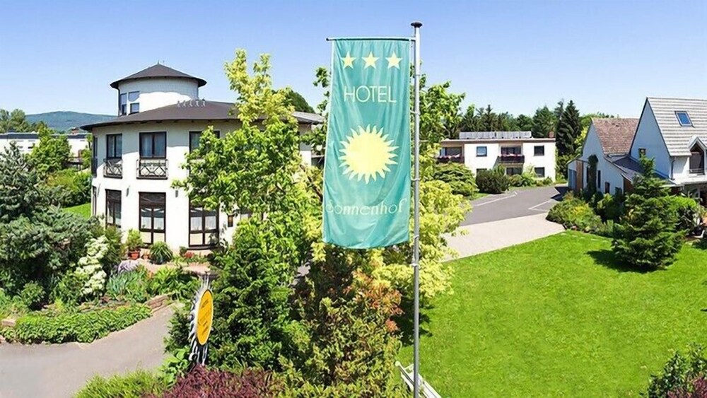 Hotel Sonnenhof — hotel in Oberursel
